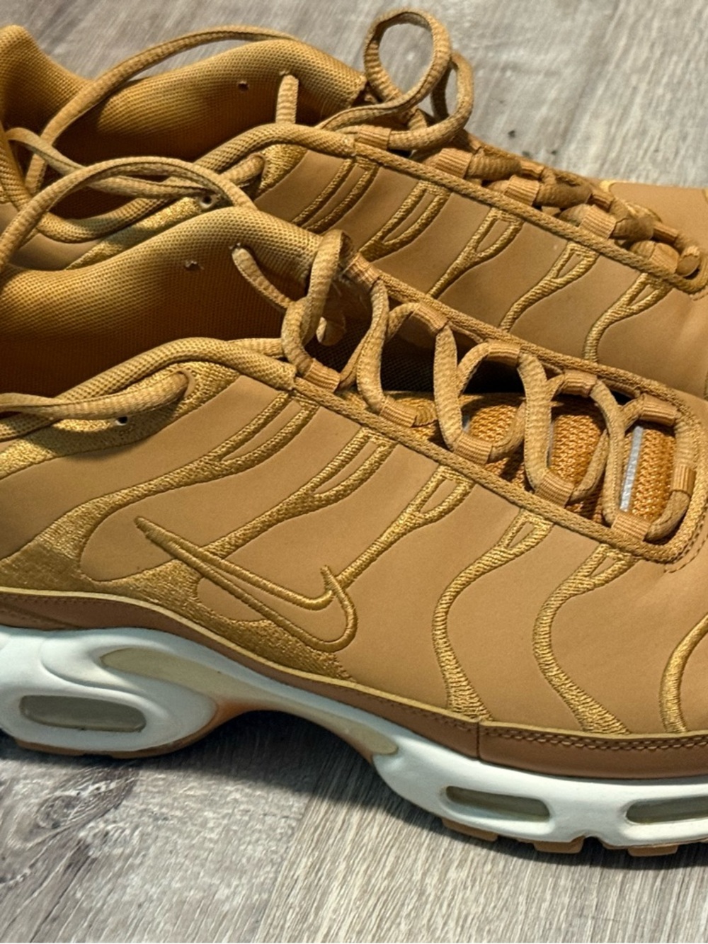Nike Men’s Caramel/Tan Athletic Sneakers - Picture 2 of 3